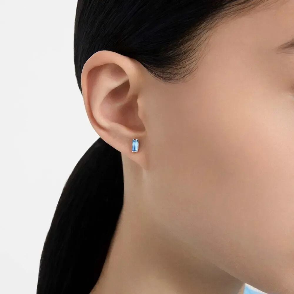 Swarovski Dazzling Silver Tone Crystal Stilla Blue Fade Stud Earrings NWB